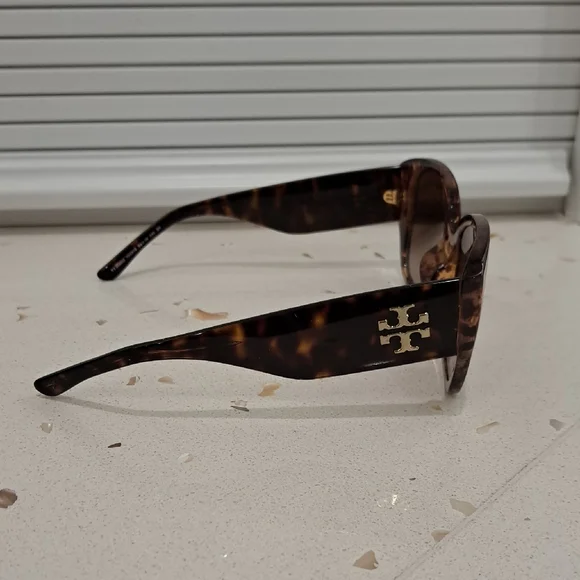 NWT Tory Burch Brown Sunglasses with Orange Case - Picture 4 of 10
